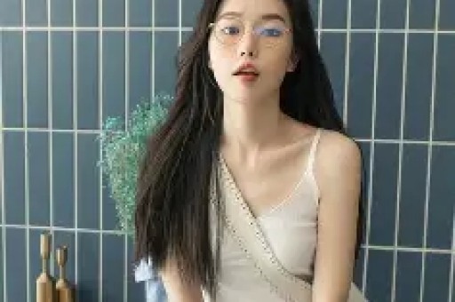 知名男星曝港圈潜规则！被男富豪开价1500万包养遭女星睡衣诱惑